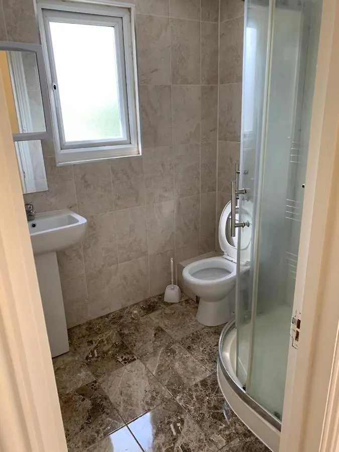 Grand Heights Suites London 0*,