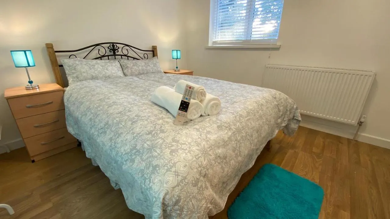 Grand Heights Suites London Bed & Breakfast